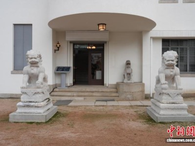 韩国赠还中国一对清代石狮