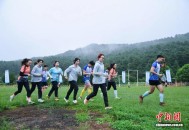 600余名西南健儿竞速珠江源头 曲靖寻菌赛事激活避暑经济