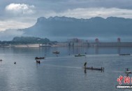 湖北秭归：千年习俗入街巷 一城烟火赴端午
